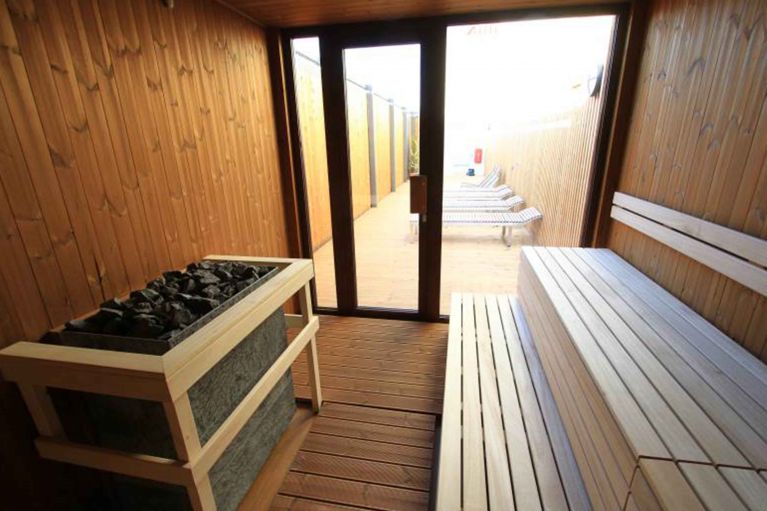 External sauna with relax room - Thermowood / Abachi